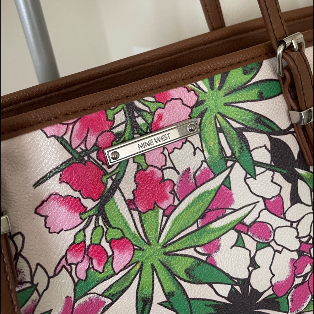 Nine West bag ! Super cute